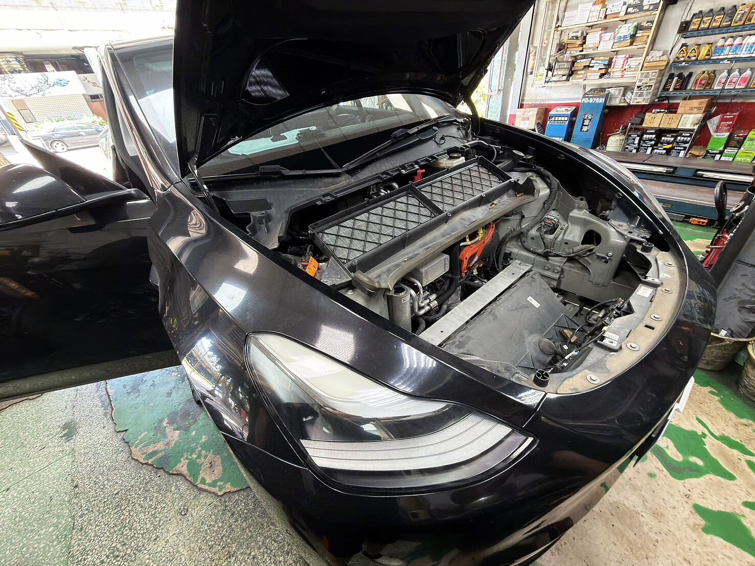 Tesla 車內施工紀錄