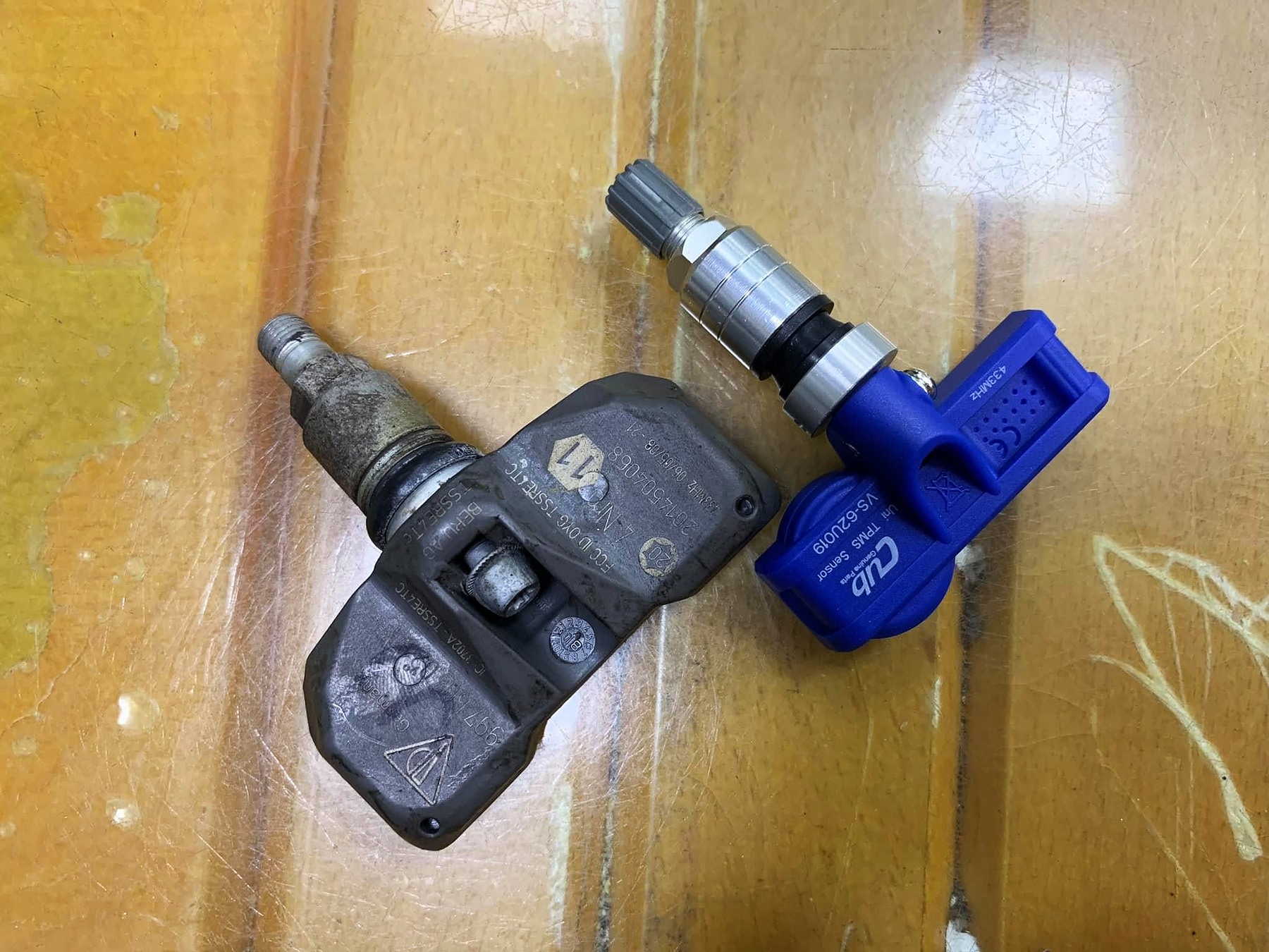 原廠胎壓感應器實拍